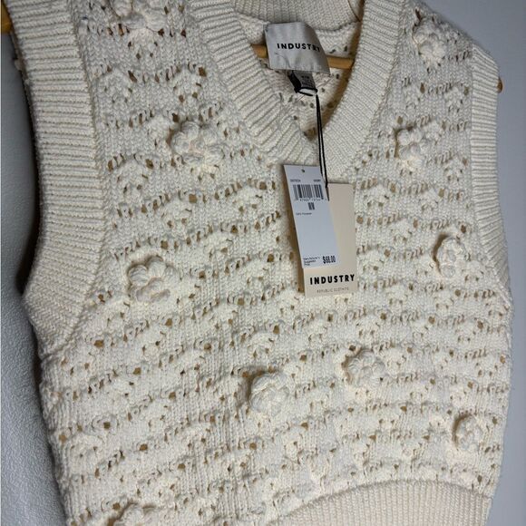 Women's Cream Sweater Vest - Picture 2 of 4
